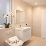 Champs Elysees - Premium Family For 5 *