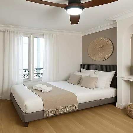 Champs Elysees - Premium Family For 5 * Paříž