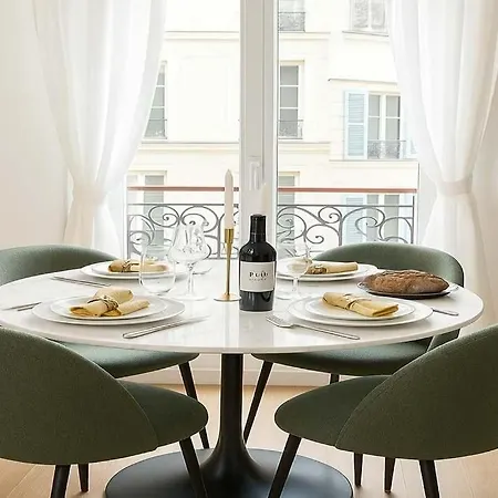 Champs Elysees - Premium Family For 5 Paříž