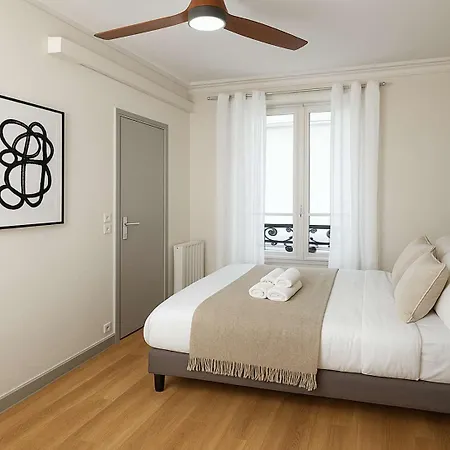 Champs Elysees - Premium Family For 5 Paříž