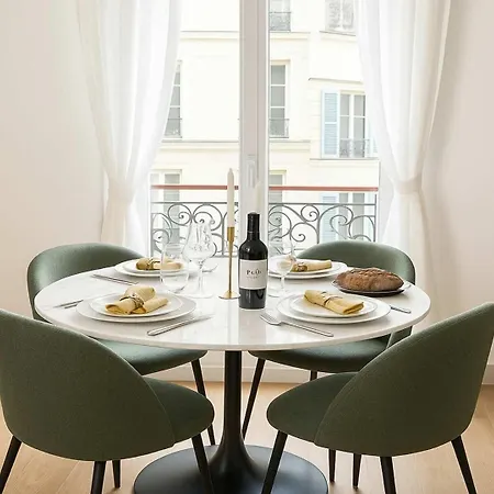 Champs Elysees - Premium Family For 5 Paříž