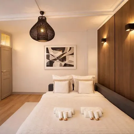 Champs Elysees - Premium Family For 5 * Παρίσι