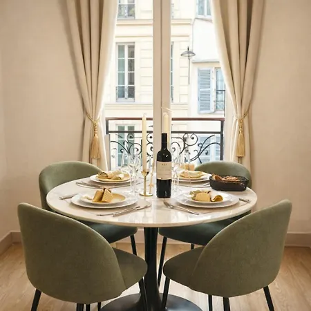 Champs Elysees - Premium Family For 5 *