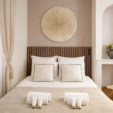 Champs Elysees - Premium Family For 5 * Paris