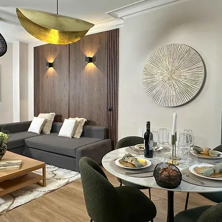 Parisian Family Flat *